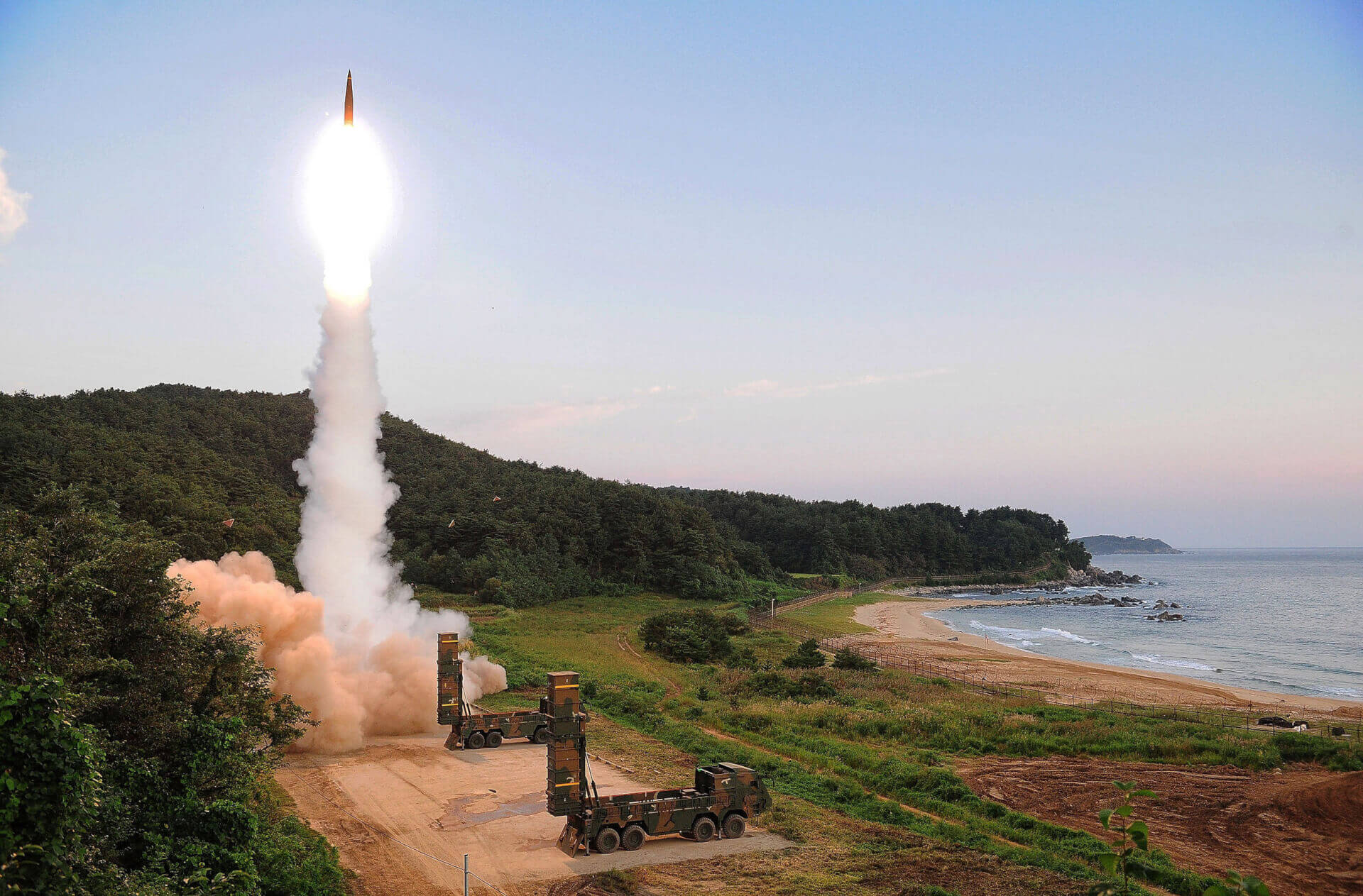 76% of South Koreans Want Independent Nuclear Weapon: Poll