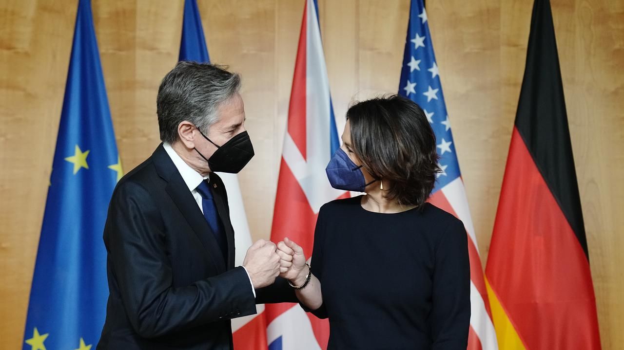 US Secretary of State Anthony Blinken (L) with German Foreign Minister Annalena Baerbock.